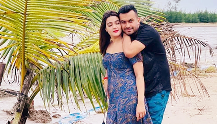 দ্বিতীয় সন্তানের মা হওয়ার ইঙ্গিত মাহির