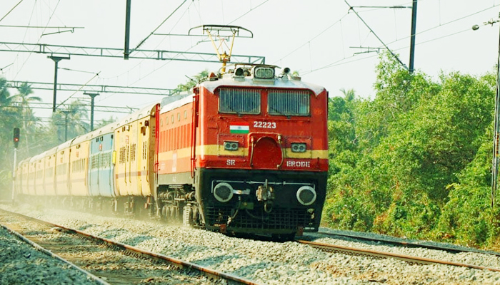 ভারতে চলন্ত ট্রেনে সন্তান জন্ম দিলেন বাংলাদেশি নারী