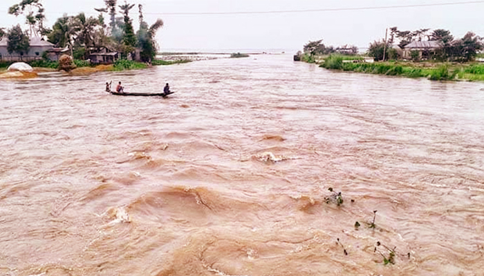 বাড়ছে নদ-নদীর পানি, বন্যার শঙ্কা