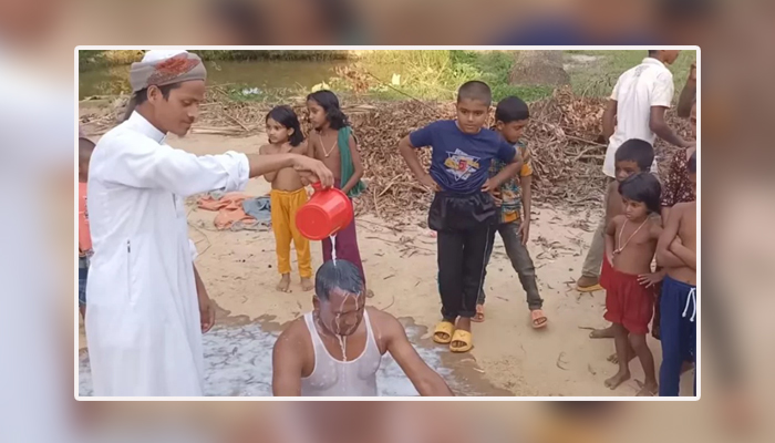 এনজিওর ঋণ পরিশোধ করে একমণ দুধ দিয়ে গোসল