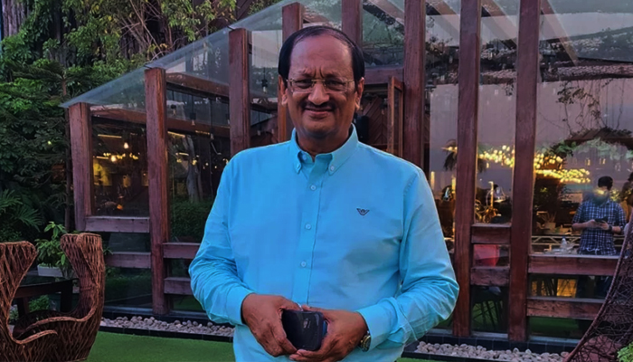 আইডিয়ালের ছাত্রীকে বিয়ে: মুশতাকের বিরুদ্ধে ধর্ষণ মামলা