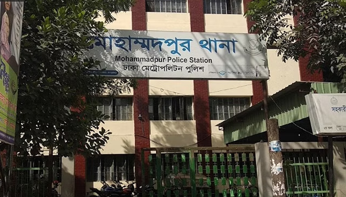 ডেইলি স্টারের সাংবাদিকসহ তিনজনের বিরুদ্ধে মামলা