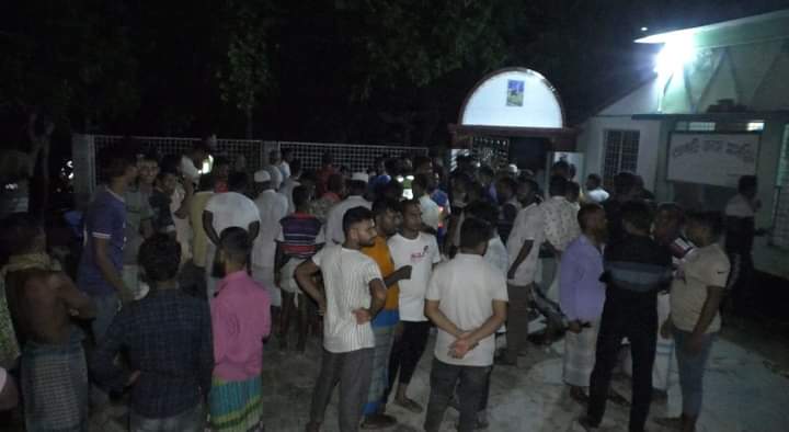 বাল্কহেডের ধাক্কায় পিকনিকের ট্রলারডুবি
