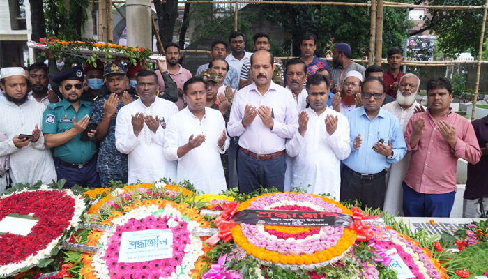 বঙ্গমাতার জন্মদিনে মেয়র আতিকের শ্রদ্ধা