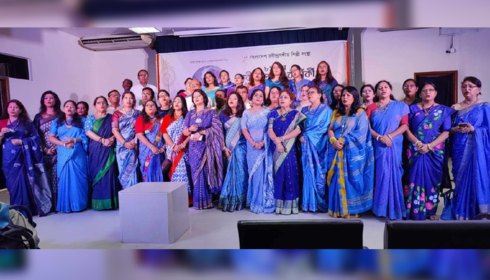 ‘মাঝে মাঝে প্রাণে তোমার পরশখানি দিয়ো’