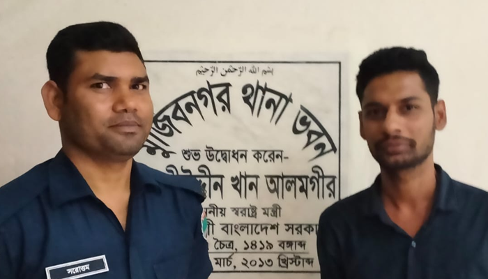 মুজিবনগরে পুলিশের ভুয়া অতিরিক্ত আইজিপি আটক