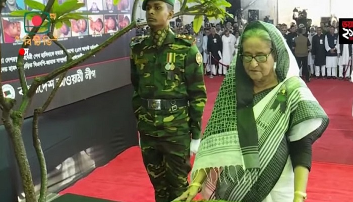 ২১ আগস্ট নিহতদের স্মরণে প্রধানমন্ত্রীর শ্রদ্ধা