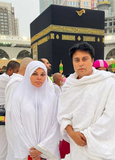 ওমরা পালন করতে মক্কায় রাখি