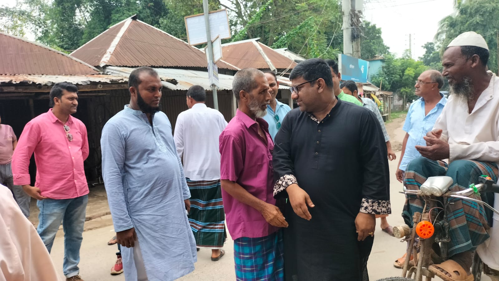 বঙ্গকন্যার সাড়ে ১৪ বছরে অভূতপূর্ব উন্নয়নের প্রচার করছেন দোলন