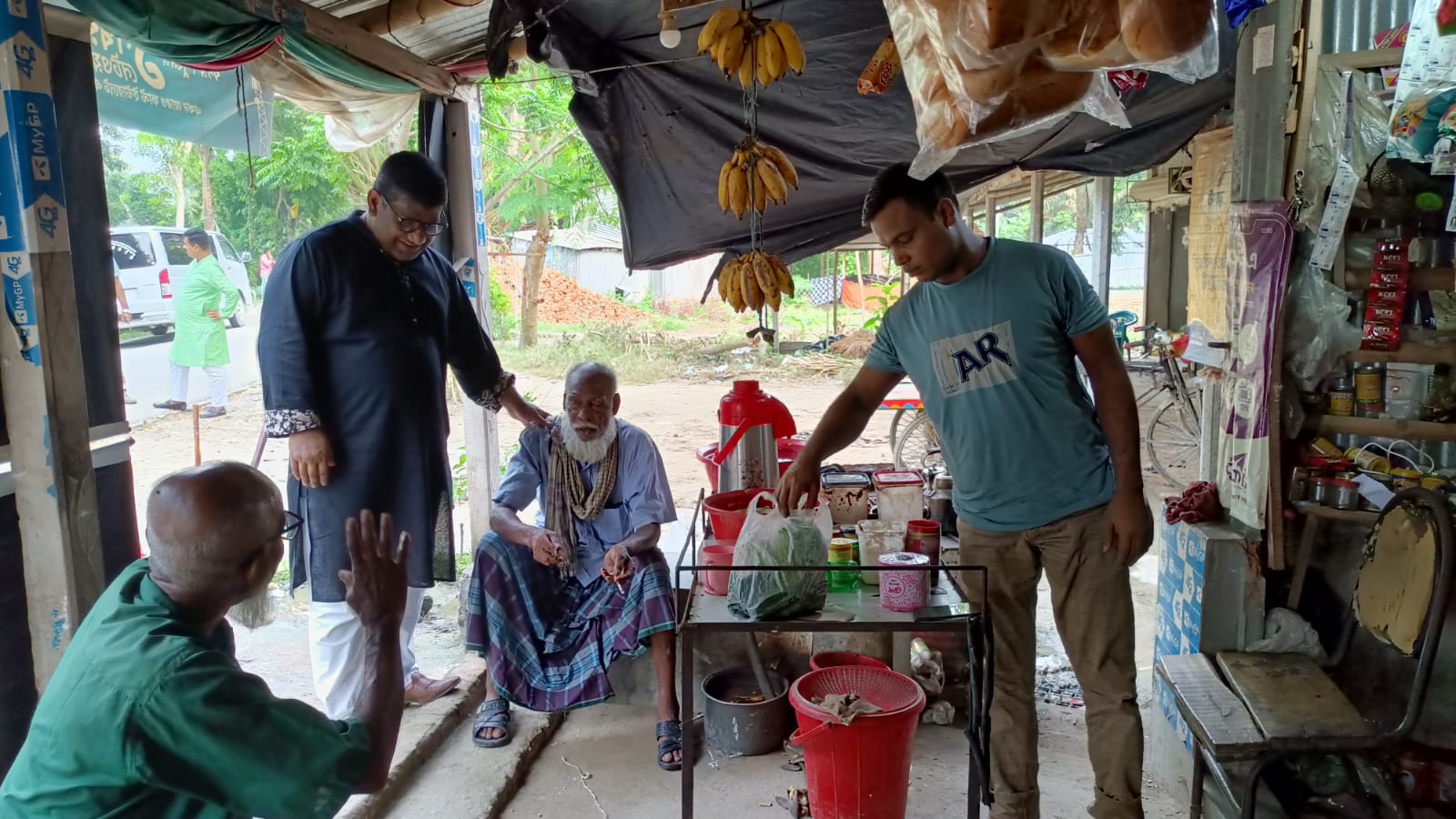বঙ্গকন্যার সাড়ে ১৪ বছরে অভূতপূর্ব উন্নয়নের প্রচার করছেন দোলন