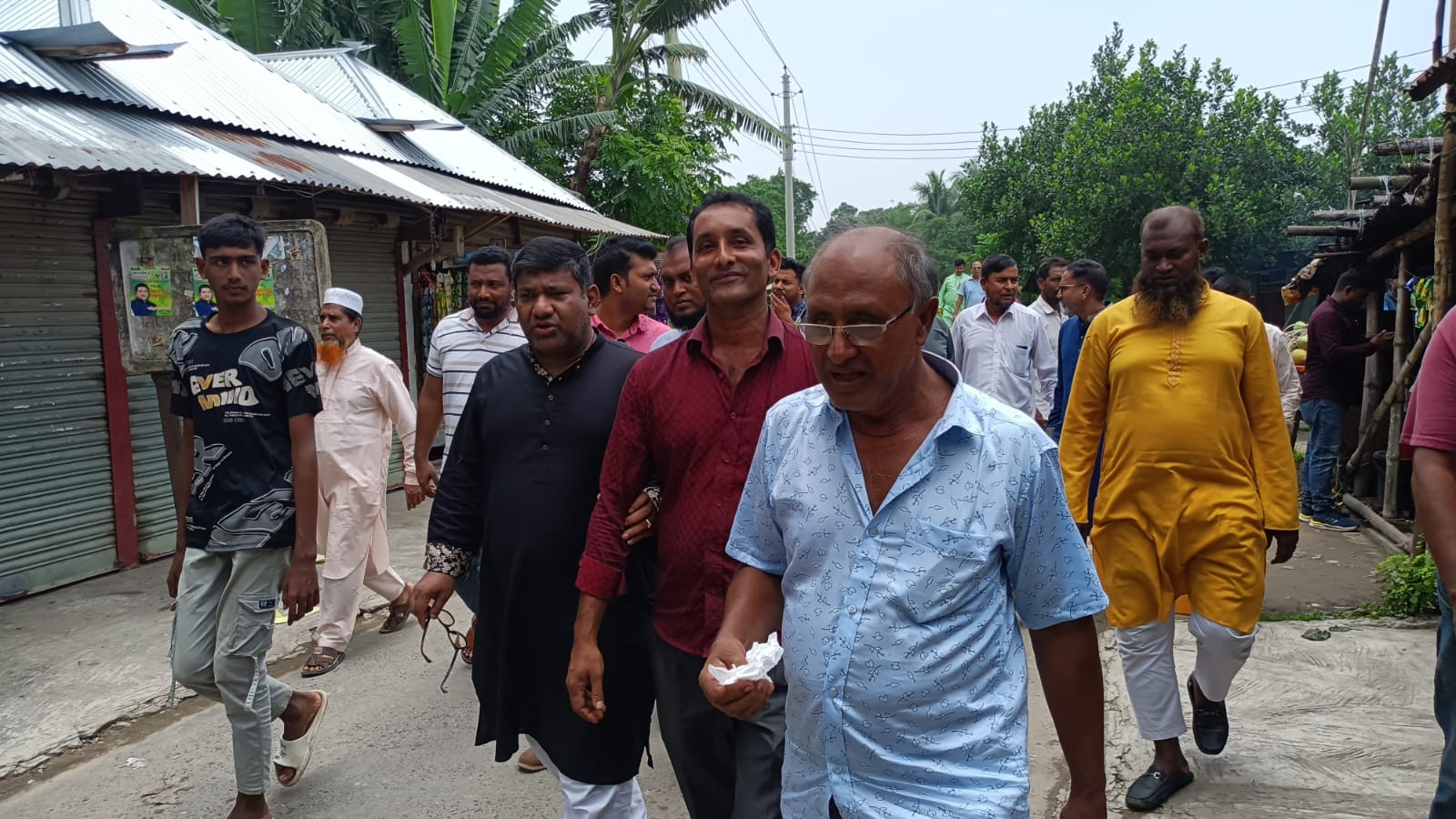 বঙ্গকন্যার সাড়ে ১৪ বছরে অভূতপূর্ব উন্নয়নের প্রচার করছেন দোলন