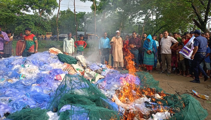 শান্তিগঞ্জে কোটি টাকার কারেন্ট জাল জব্দ, আগুনে পুড়িয়ে ধ্বংস