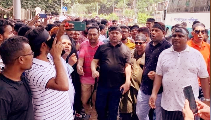 হাজারো নেতাকর্মী নিয়ে সম্রাটের শোডাউন