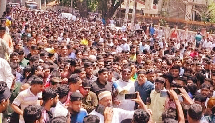 হাজারো নেতাকর্মী নিয়ে সম্রাটের শোডাউন