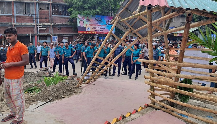 সাত বছর পর গেন্ডারিয়া পুকুর অবৈধ দখলমুক্ত করল রাজউক