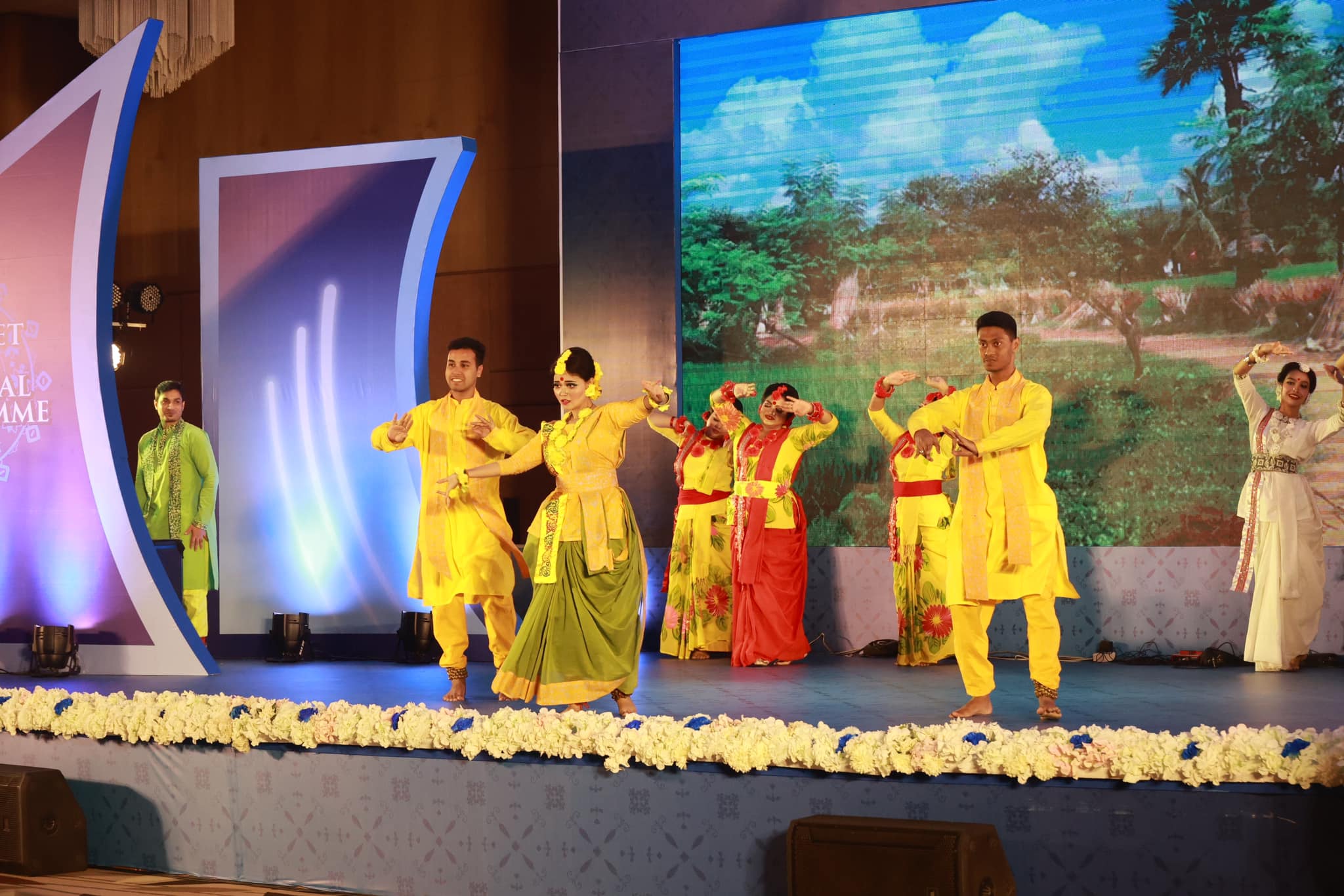 যেসব খাবারে আপ্যায়িত হলেন ফ্রান্সের প্রেসিডেন্ট