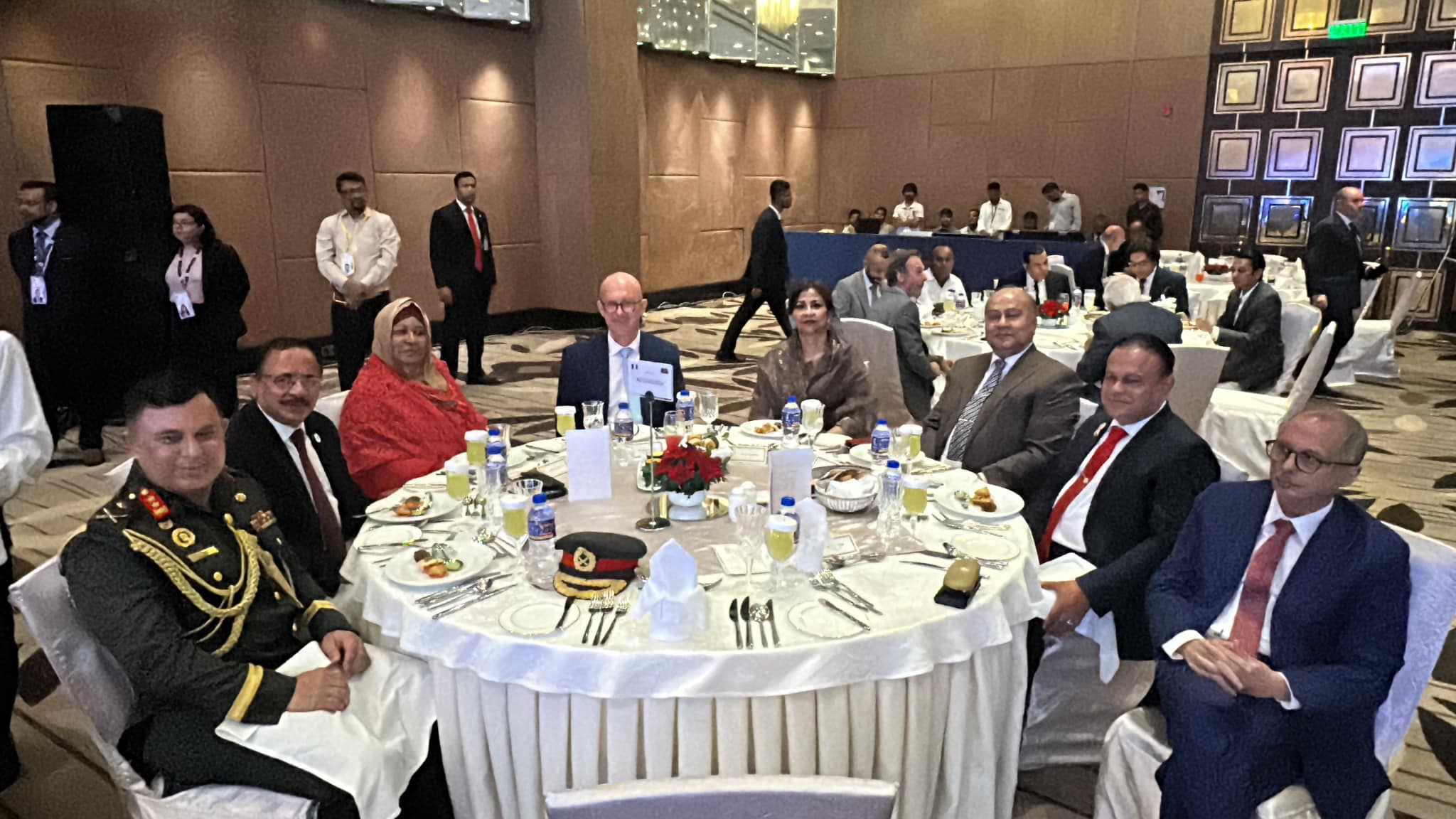 যেসব খাবারে আপ্যায়িত হলেন ফ্রান্সের প্রেসিডেন্ট