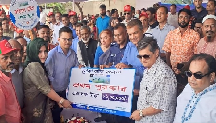 তিতাস নদীতে নৌকা বাইচ প্রতিযোগিতায় নবীনগর চ্যাম্পিয়ন