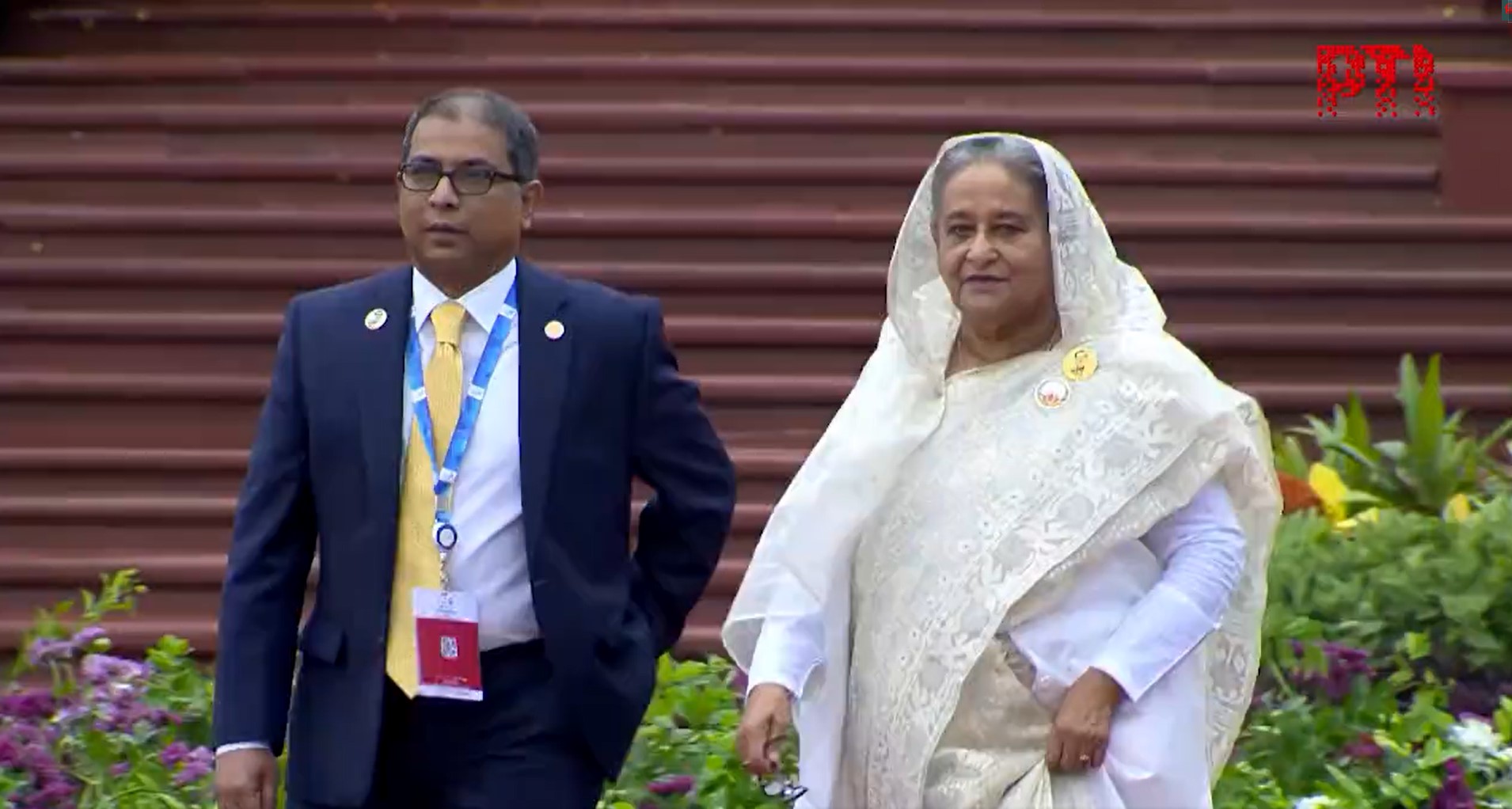 রাজঘাটে মহাত্মা গান্ধীর সমাধিতে প্রধানমন্ত্রীর শ্রদ্ধা