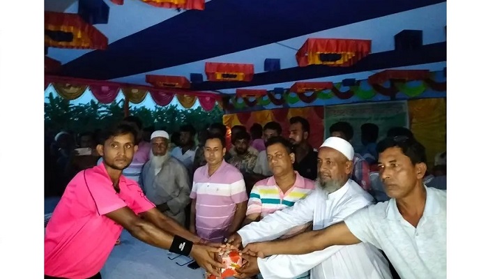 আলফাডাঙ্গায় ৮ দলীয় ফুটবল টুর্নামেন্টের ফাইনাল খেলা অনুষ্ঠিত