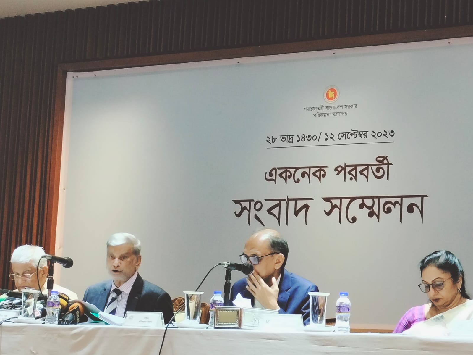 জলবায়ু পরিবর্তন মোকাবিলায় এক বিলিয়ন ডলার দেবে ফ্রান্স