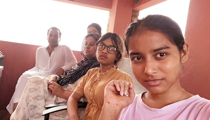 পরিবার নিয়ে মার্কিন দূতাবাসে বরখাস্ত ডেপুটি অ্যাটর্নি জেনারেল