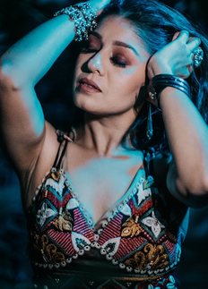 পোশাক নিয়ে বিতর্কে সুনিধি, ভিডিও ভাইরাল