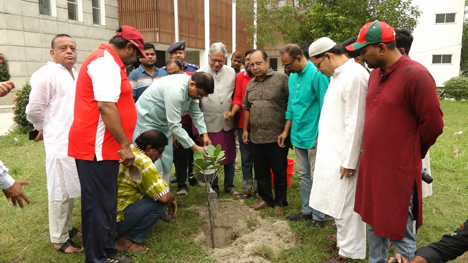 প্রলোভন দেখিয়ে নেতাকর্মীদের ঢাকায় আনছে বিএনপি