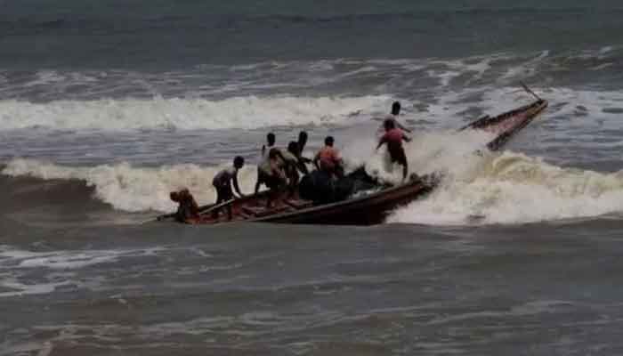 সাগরে ঘূর্ণিঝড় ‘হামুন’, চার নম্বর সর্তক সংকেত
