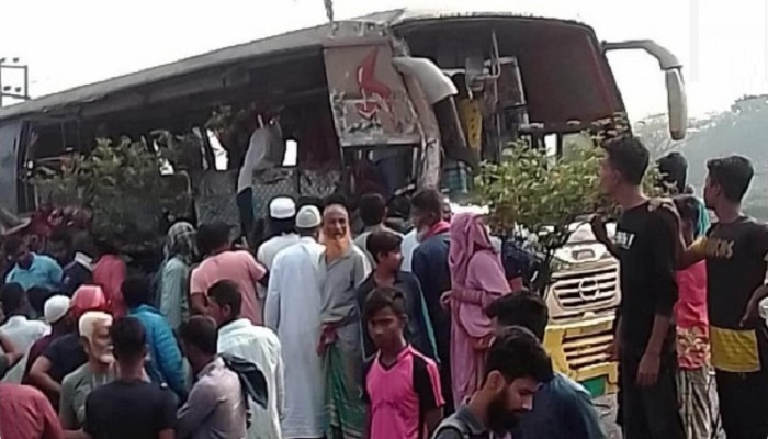 ত্রিশালে বাসচাপায় নিহত ৬