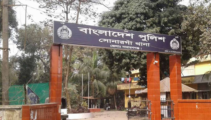 বাড়ি থেকে ডেকে নিয়ে ব্যবসায়ীকে কুপিয়ে হত্যার চেষ্টা