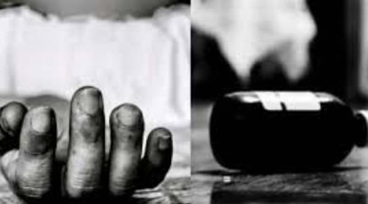 সিংগাইরে মোবাইল কিনে না দেয়ায় প্রবাসীর স্ত্রীর আত্মহত্যা