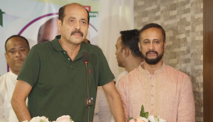 রাস্তা চওড়া করতে জায়গা ছাড়ার আহবান মেয়র আতিকের