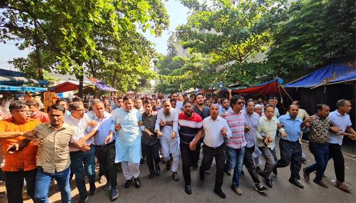অবরোধের সমর্থনে সকাল থেকেই রাজপথে বিএনপি