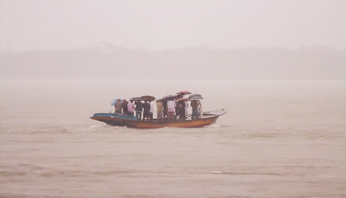 উপকূলে আঘাত হেনে দুর্বল হয়েছে ‘মিধিলি’