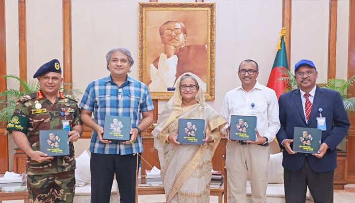 ব্যতিক্রমী প্রকাশনার মোড়ক উন্মোচন করলেন প্রধানমন্ত্রী