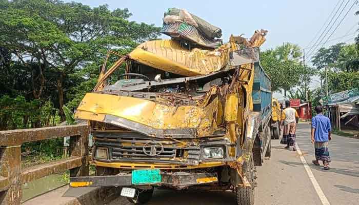 ট্রাকের ধাক্কায় ইউপি সদস্য নিহত, গুরুতর আহত ৩