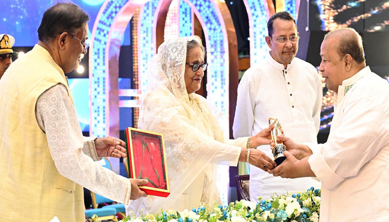 জাতীয় চলচ্চিত্র পুরস্কার প্রদান করলেন প্রধানমন্ত্রী
