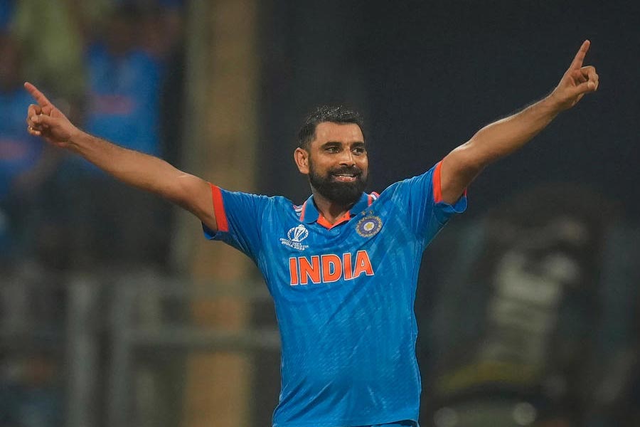 শামিকে নিয়ে দুই নারীর টানাটানি!