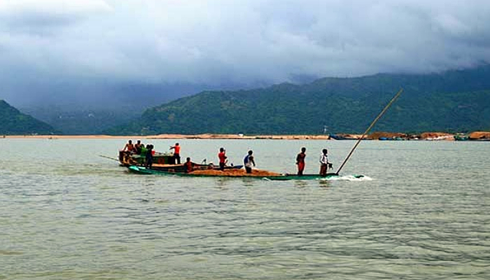 যাদুকাটা নদীতে বাল্কহেডের ধাক্কায় ২ শ্রমিক নিহত