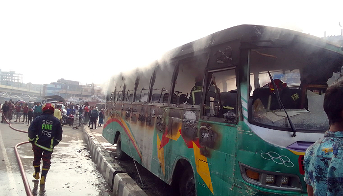রাইদা পরিবহনের বাসে আগুন