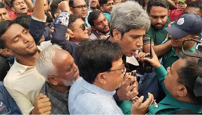 পুলিশের বাধায় গণসংযোগ করতে পারেনি গণতন্ত্র মঞ্চ