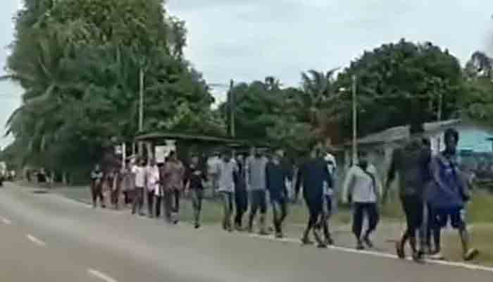 একসাথে হাঁটার ভিডিও ভাইরাল, মালয়েশিয়ায় ১৭১ বাংলাদেশি আটক