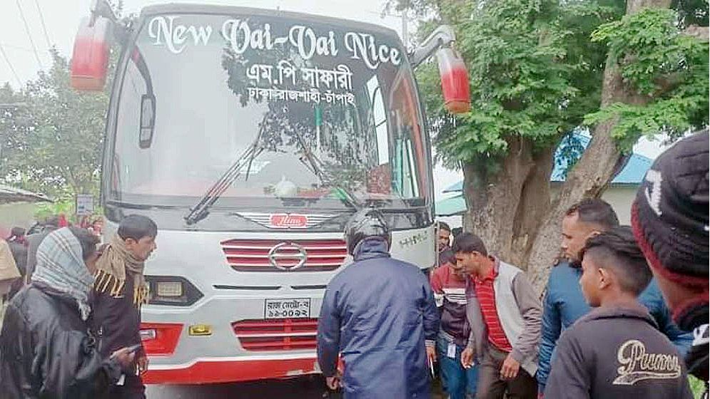 পুঠিয়ায় বাসচাপায় দুই মোটরসাইকেল আরোহী নিহত