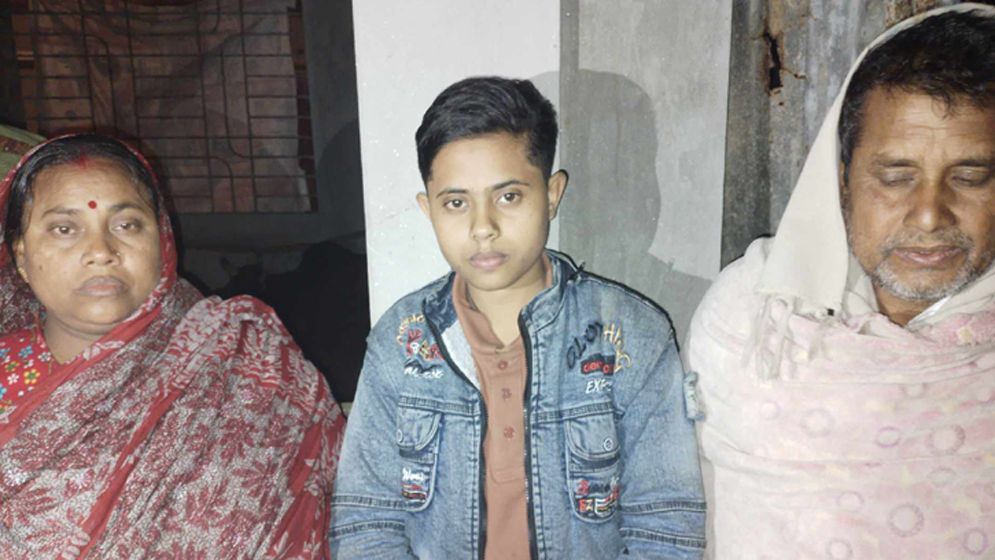 তাড়াশে মেয়ে হলো ছেলে, এলাকায় চাঞ্চল্যের সৃষ্টি