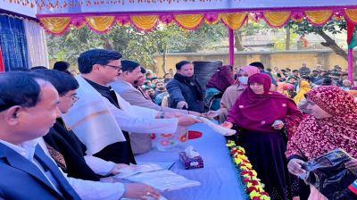 নির্বাচনে দায়িত্বে থাকা নেতাদের কাশ্মীরি শাল দিলেন নৌপরিবহন প্রতিমন্ত্রী