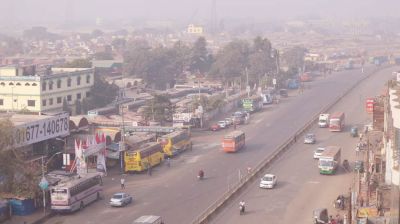 হরতালে সড়কে গাড়ি কম, ভোগান্তিতে মানুষ