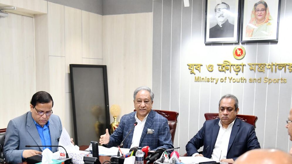 স্টেডিয়ামের ওপর গুরুত্ব দিচ্ছেন যুব ও ক্রীড়ামন্ত্রী