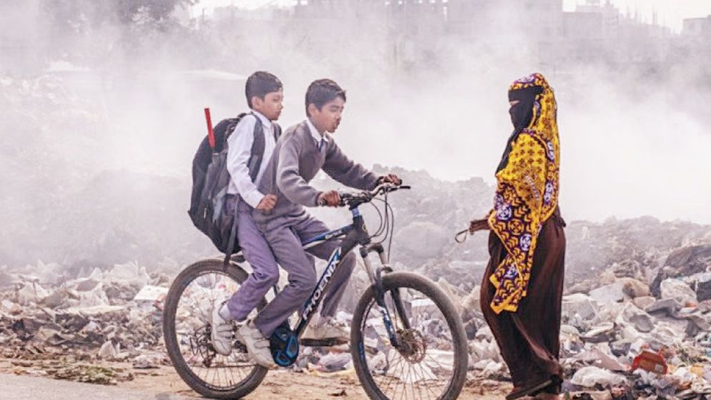 বায়ু দূষণের সূচকে বিশ্বে দ্বিতীয় ঢাকা