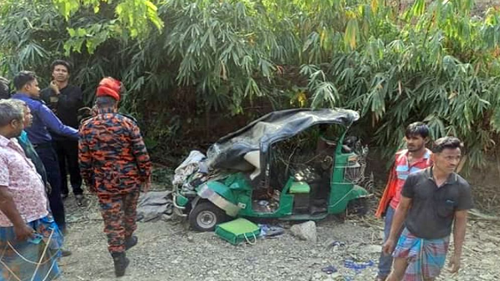 রাঙামাটিতে লরির ধাক্কায় সিএনজির ৩ যাত্রী নিহত